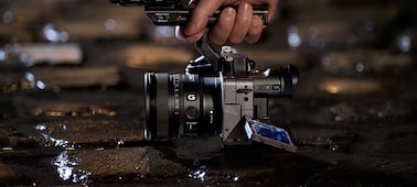 Usage image of the FX2 being held by an attached handle above a puddle