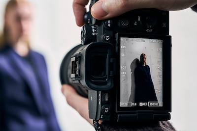Alpha 7R VI full-frame high-resolution camera | Sony Australia