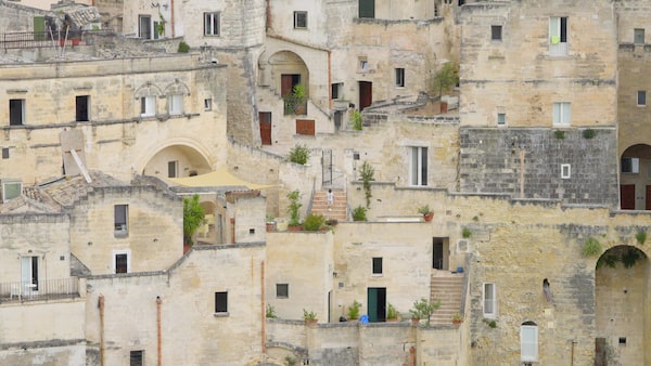 Example image showing 6K oversampled video frame grab of city landscape