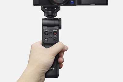 Works with wireless control grips